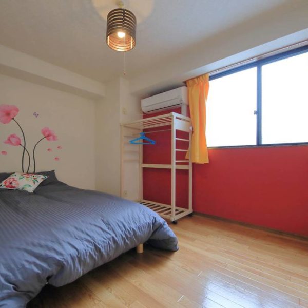 osaka-inn-fully-furnished-guest-room-bnb-near-Nanba-Dotonbori-Shinsaibashi-large-bedrooms-12